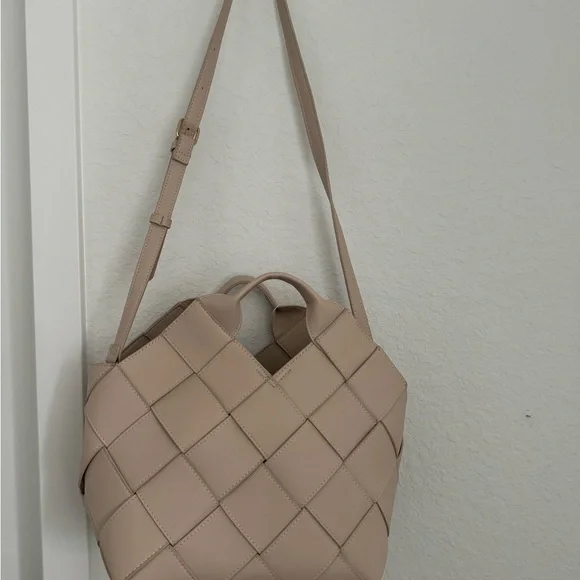 ✨NWT✨ VICI Cream Adeline Woven Faux Leather Satchel with Crossbody Strap - Picture 2 of 6